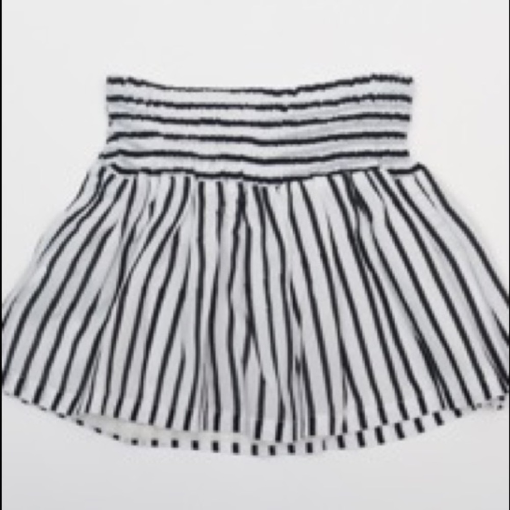 Skirt with elastic smocked waistband